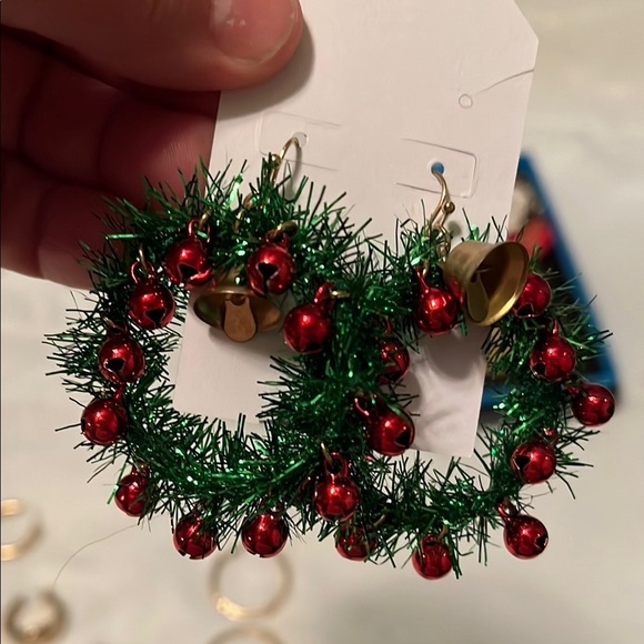 Festive Green and Red Wreath Earrings - Picture 1 of 4